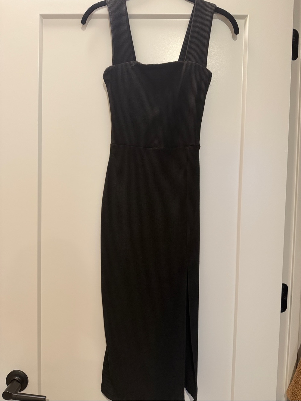 Socialite Black Midi Dress - Picture 2 of 3